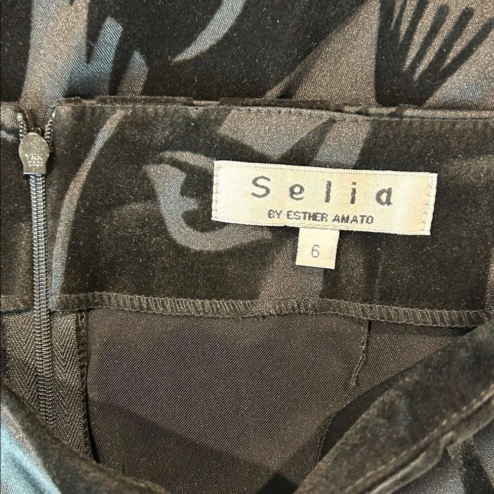 Selia by Esther Amato abstract faces velour crop pants size 6